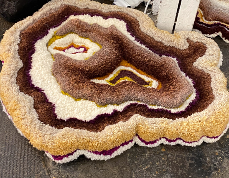 Alfombra mullida con diseño tipo tronco de arbol