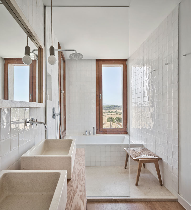 Baño decorado con azulejo de estilo mediterraneo