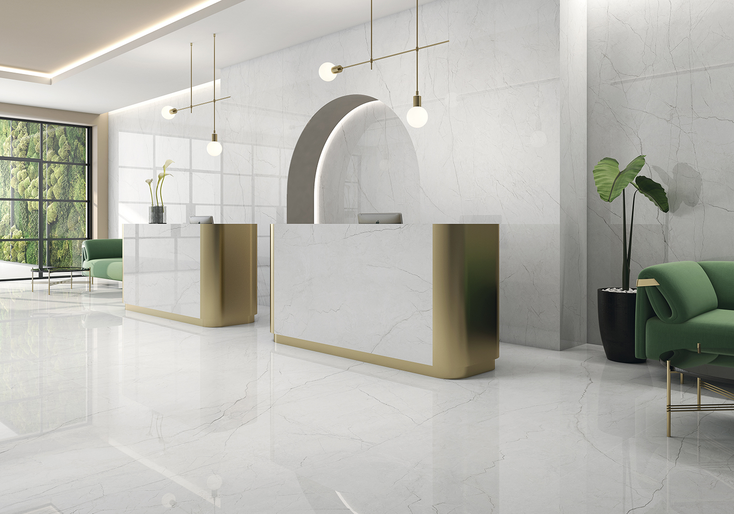 Una recepción de hotel en la que el mármol y el dorado son protagonistas